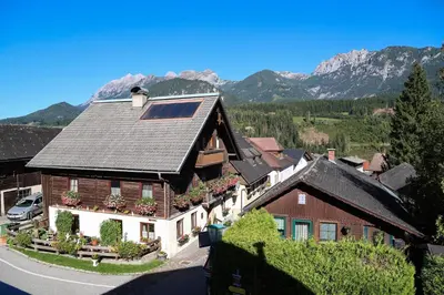 Ein allgemeiner Bergblick oder ein Berglick von des Chalets aus