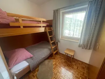 Ein Bett oder Betten in einem Zimmer der Unterkunft LaLo Alm XL - Großes Familienchalet mit Loft & Panoramablick - 12 Personen
