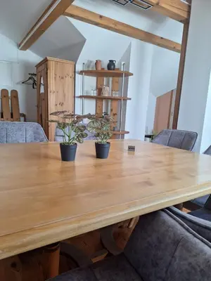 Ein Sitzbereich in der Unterkunft Ferienwohnung Kampesberg