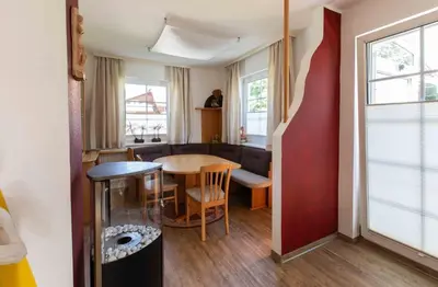 Ein Sitzbereich in der Unterkunft Ferienhaus Bergblick Redlham