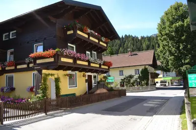 Das Gebäude in dem sich die Pension befindet