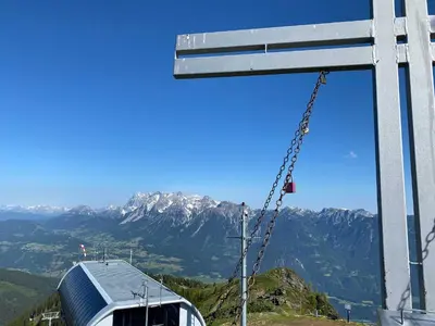 Ein allgemeiner Bergblick oder ein Berglick von der Ferienwohnung aus