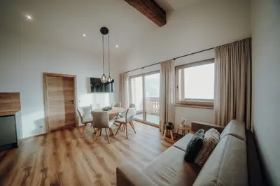 Ein Sitzbereich in der Unterkunft Kleinberg Chalet