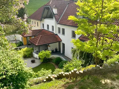 Ein Garten an der Unterkunft Ferienhaus Kaltenberger