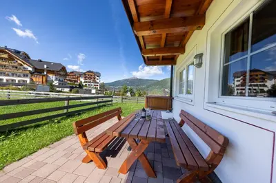 Ein allgemeiner Bergblick oder ein Berglick von der Ferienwohnung aus
