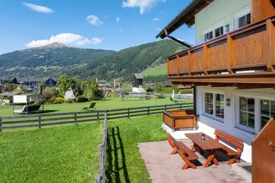 Ein allgemeiner Bergblick oder ein Berglick von der Ferienwohnung aus