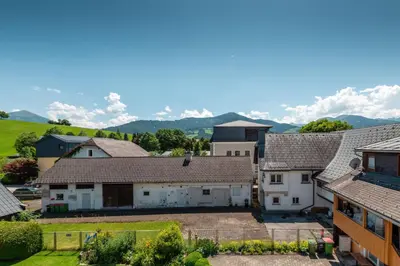 Ein allgemeiner Bergblick oder ein Berglick von der Ferienwohnung aus