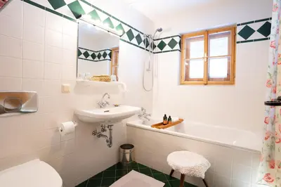 Ein Badezimmer in der Unterkunft Clary Haus