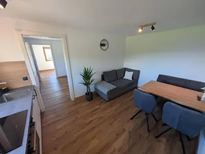 Ein Sitzbereich in der Unterkunft Ferienwohnung am Bauernhof, Seeblick, Bergpanorama