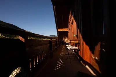 Ein allgemeiner Bergblick oder ein Berglick von der Ferienwohnung aus