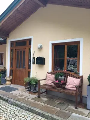 Das Gebäude in dem sich die Ferienwohnung befindet