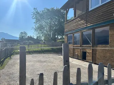 Ein allgemeiner Bergblick oder ein Berglick von der Ferienwohnung aus