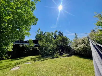 Ein Garten an der Unterkunft The Wurmstein House - Contemporary Mountain Home