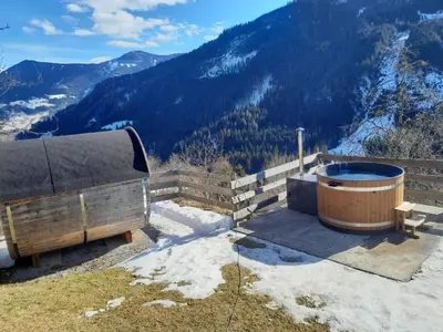Ein allgemeiner Bergblick oder ein Berglick von des Ferienhauses aus