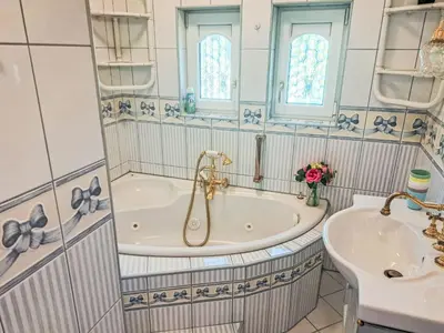 Ein Badezimmer in der Unterkunft Villa Villa Rose by Interhome