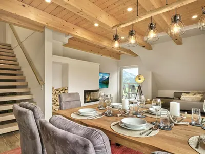 Ein Sitzbereich in der Unterkunft Penthouse Cassiopeia by AA Holiday Homes SKI IN SKI OUT