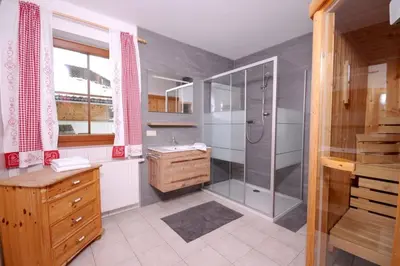 Ein Badezimmer in der Unterkunft Almdorf Katschberg