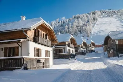 Ein allgemeiner Bergblick oder ein Berglick von des Ferienhauses aus