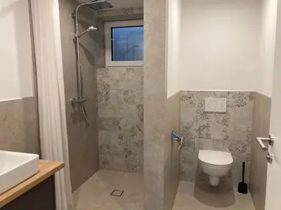 Ein Badezimmer in der Unterkunft FamilienAppartement Waldstüberl