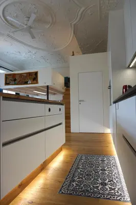 Küche/Küchenzeile in der Unterkunft Außergewöhnliche Loft-Wohnung in einer alten Barons Villa mit Südterrasse und privatem Garten