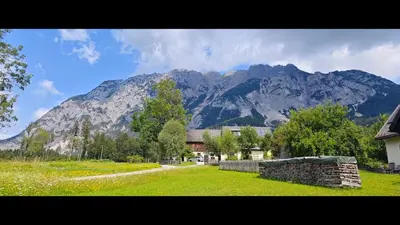 Naturlandschaft in der Nähe of country house