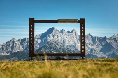Ein allgemeiner Bergblick oder ein Berglick von der Ferienwohnung aus
