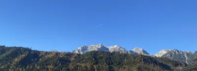 Ein allgemeiner Bergblick oder ein Berglick von der Ferienwohnung aus