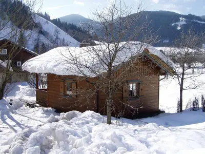 Zirbenhütte im Winter