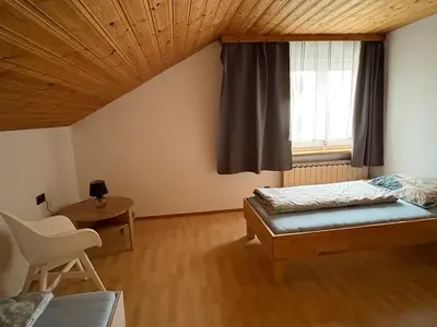 Ein Bett oder Betten in einem Zimmer der Unterkunft Danner Appartements Regau - Möblierte Langzeit- & Monteurapartments nahe Gmunden, Laakirchen, Salzburg & Wels I Vollmöbliert & mit Parkplatz