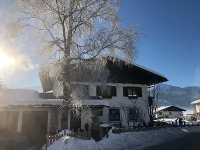 Ein allgemeiner Bergblick oder ein Berglick von der Ferienwohnung aus