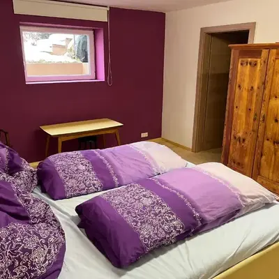 Smart Stay - Privates Zimmer & Bad im Untergeschoss - Kingsize Komfort fuer Zwei