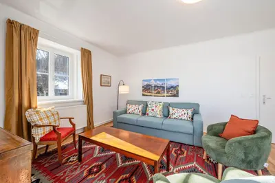 Ein Sitzbereich in der Unterkunft Alpine Zeitgeist Apartment - by myNests