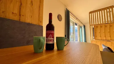 Getränke in der Unterkunft AlpinHerz Bio Penthouse Apartment