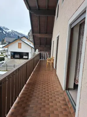 Ein allgemeiner Bergblick oder ein Berglick von des Privatzimmers aus