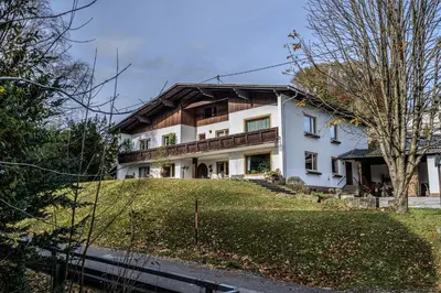 Das Gebäude in dem sich die Pension befindet