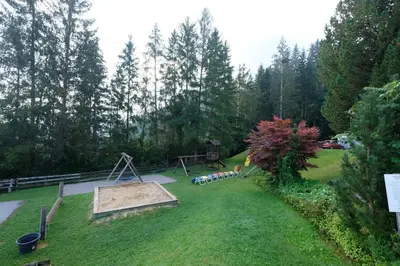 Ein Garten an der Unterkunft Kleines aber Feines Apartment über Schladming
