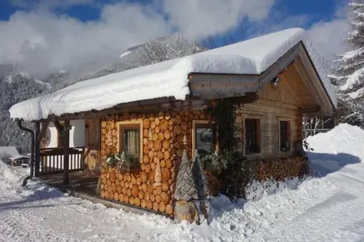 Hütte Monigold im Winter