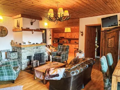 Ein Sitzbereich in der Unterkunft Holiday Home Forsthaus Chalet by Interhome