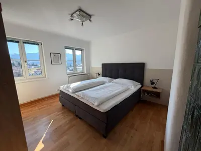 Ein Bett oder Betten in einem Zimmer der Unterkunft Ferienwohnung Roseggersiedlung