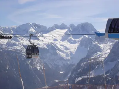 Ein allgemeiner Bergblick oder ein Berglick von des Ferienhauses aus