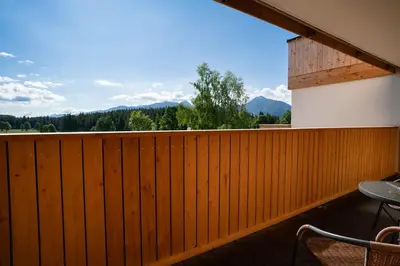 Ein allgemeiner Bergblick oder ein Berglick von der Ferienwohnung aus