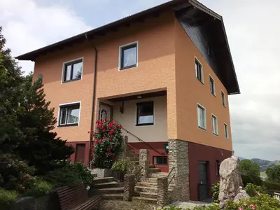 Das Gebäude in dem sich die Ferienwohnung befindet