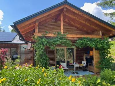 Ein Garten an der Unterkunft Ferienwohnung Wildrose
