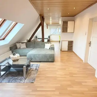 Großzügige Wohnung - 1 Minute zum Pferdezentrum