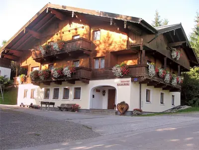 Das Gebäude in dem sich die Ferienwohnung befindet