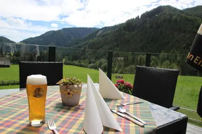 Ein allgemeiner Bergblick oder ein Berglick von des Hotels aus