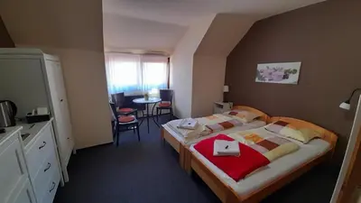 Ein Bett oder Betten in einem Zimmer der Unterkunft Jasmin Pension Central Location Shared Kitchen Pet Friendly