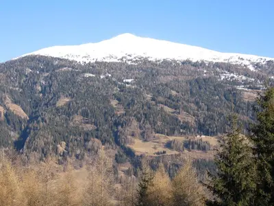 Ein allgemeiner Bergblick oder ein Berglick von der Ferienwohnung aus