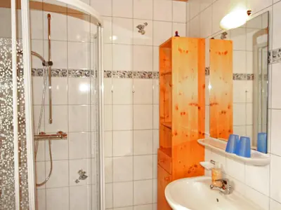 Ein Badezimmer in der Unterkunft Holiday Home Sonnleiten-3 by Interhome