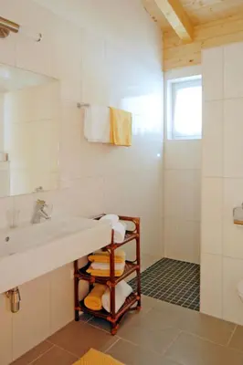 Ein Badezimmer in der Unterkunft Apartment Dahoam-2 by Interhome